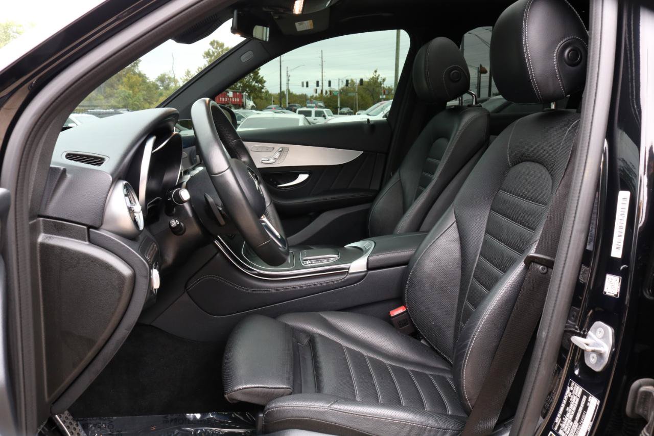 Used 2020 Mercedes-Benz GLC 300 4MATIC image 32