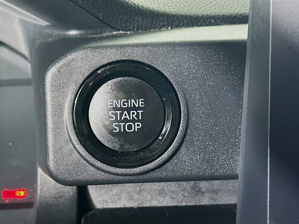 Used 2025 Toyota Tacoma SR AWD/4WD image 27