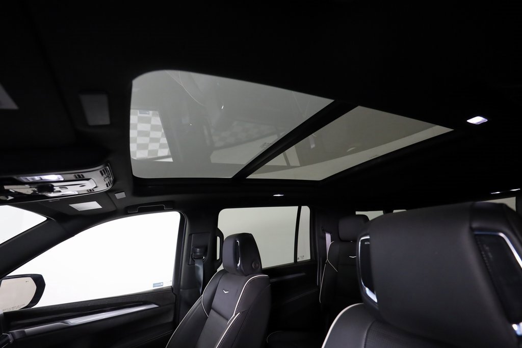 Used 2025 Cadillac Escalade ESV Sport w/ Touring Package image 34