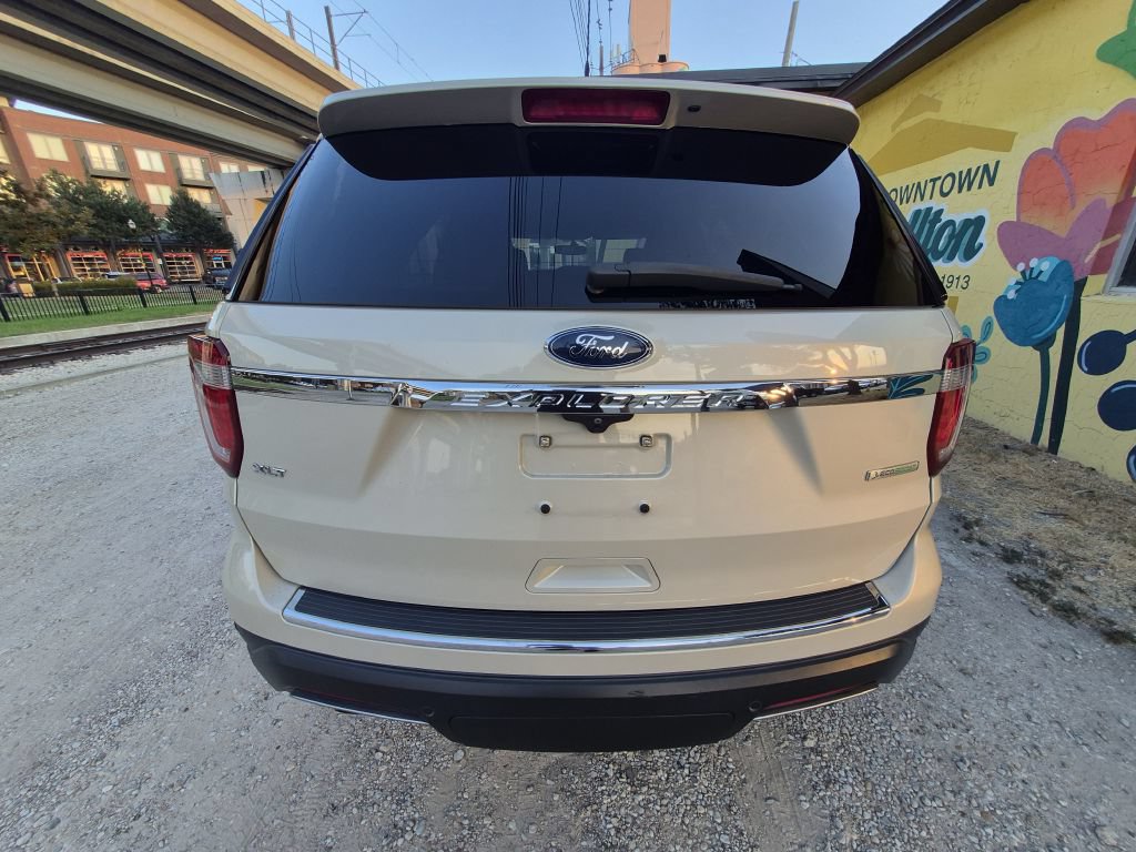 Used 2018 Ford Explorer XLT w/ Equipment Group 202A FWD image 7