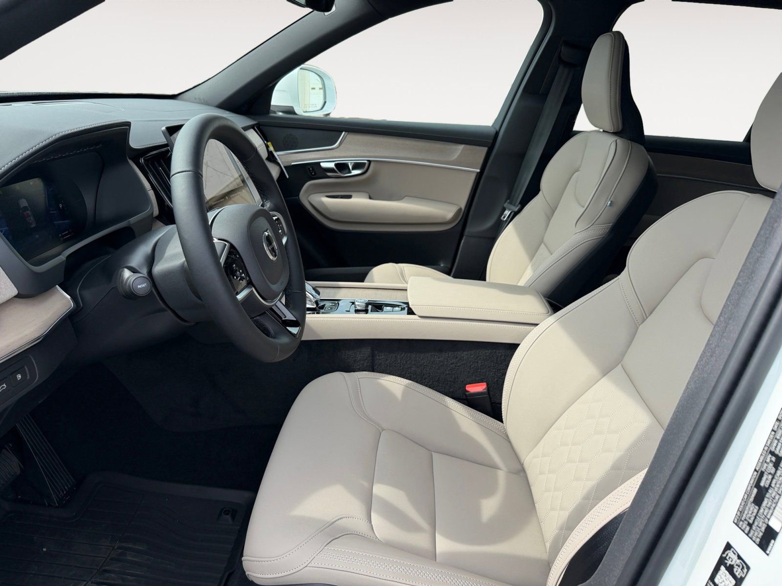 New 2026 Volvo XC90 T8 Core w/ Protection Package Premier AWD/4WD image 9