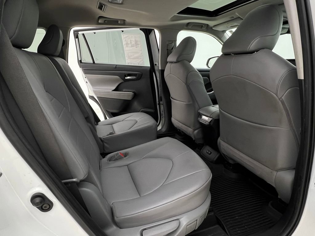 Used 2020 Toyota Highlander XLE image 14