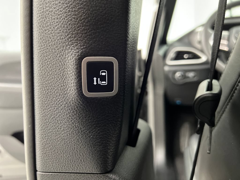 Used 2025 Chrysler Pacifica Select FWD image 20