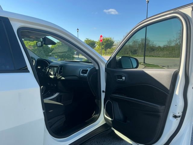 Used 2018 Jeep Compass Sport AWD/4WD image 17