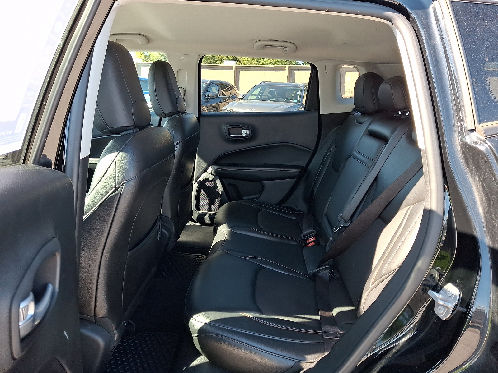 Used 2018 Jeep Compass Latitude w/ Popular Equipment Group AWD/4WD image 11