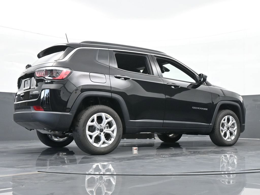 Used 2025 Jeep Compass Latitude image 51