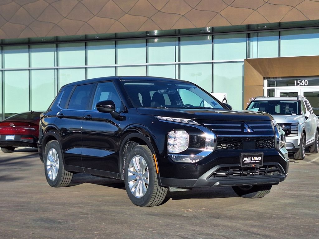Used 2025 Mitsubishi Outlander ES image 1