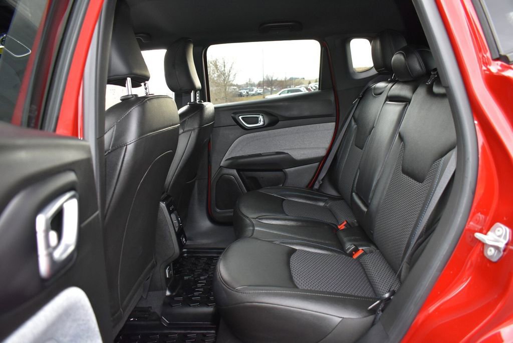 Used 2025 Jeep Compass Latitude image 17