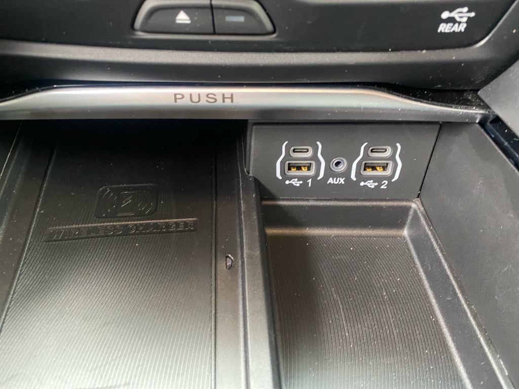 Used 2024 Chrysler Pacifica Pinnacle FWD image 26
