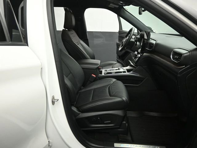 Certified 2023 Ford Explorer Platinum w/ Technology Package image 32
