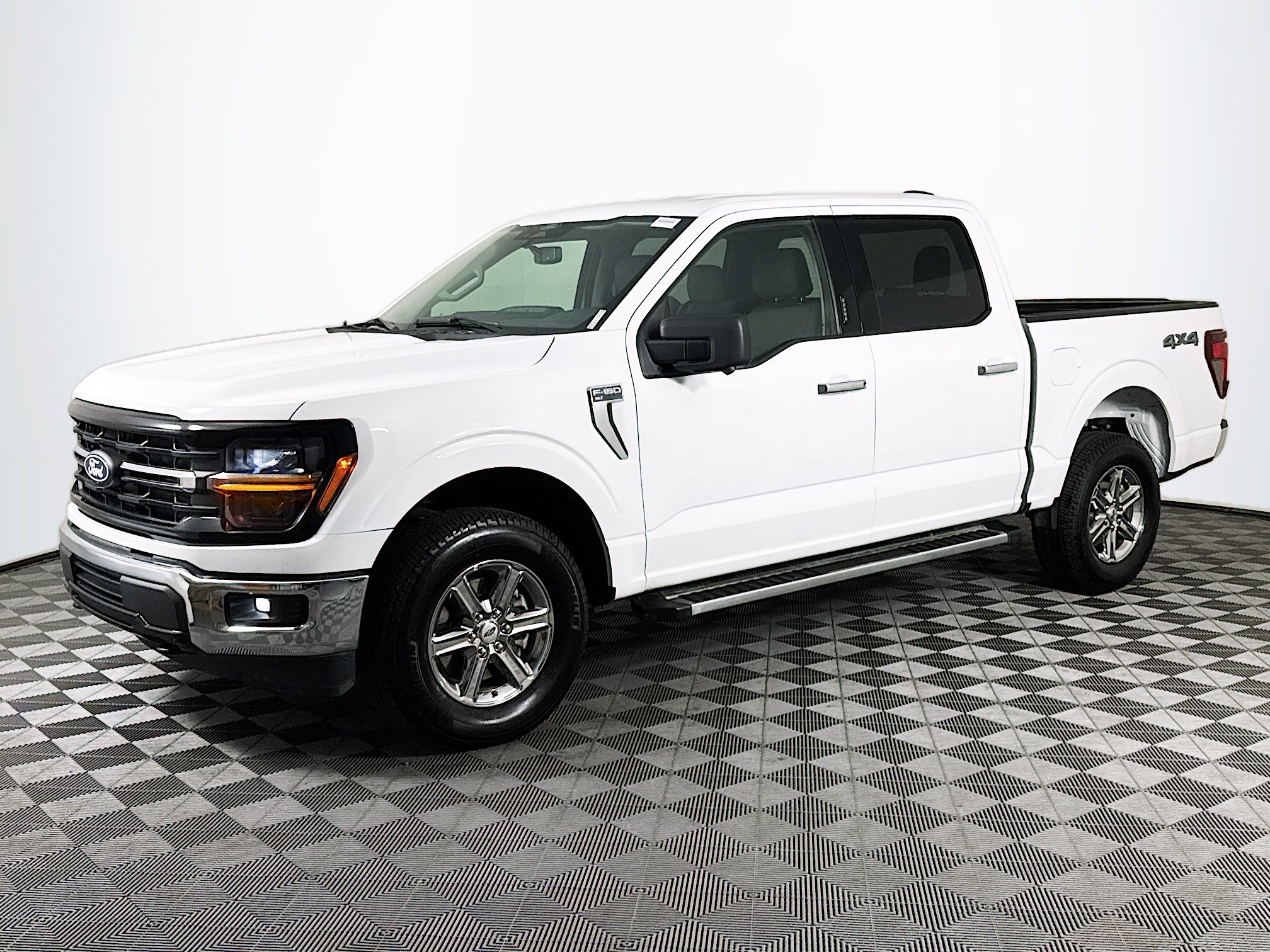 Used 2024 Ford F150 XLT AWD/4WD image 4