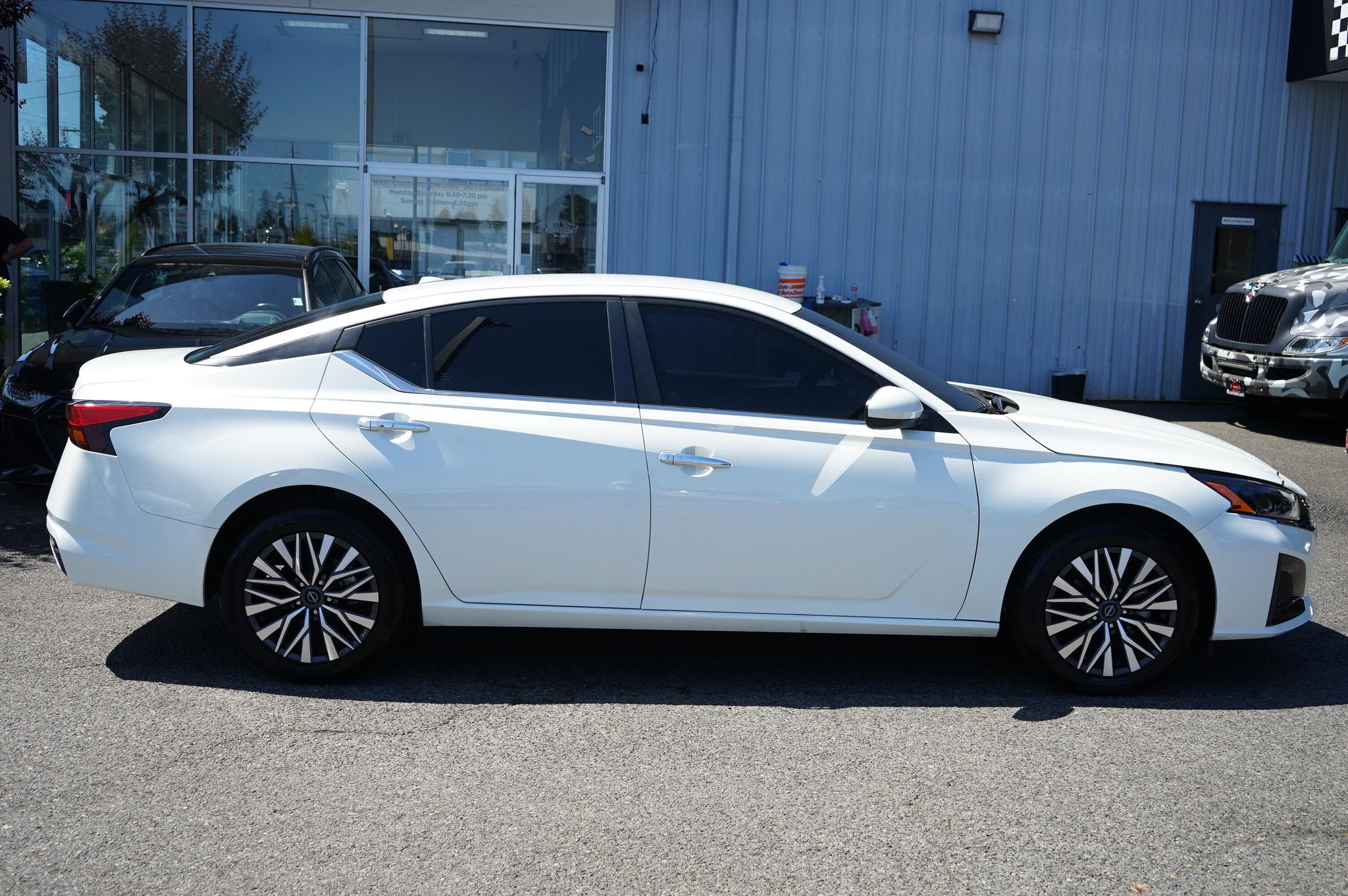 Used 2023 Nissan Altima 2.5 SV AWD/4WD image 4