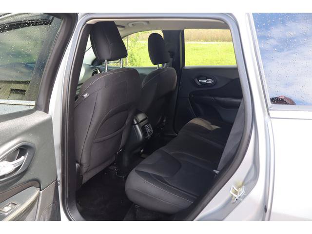 Used 2015 Jeep Cherokee Latitude w/ Cold Weather Group AWD/4WD image 8