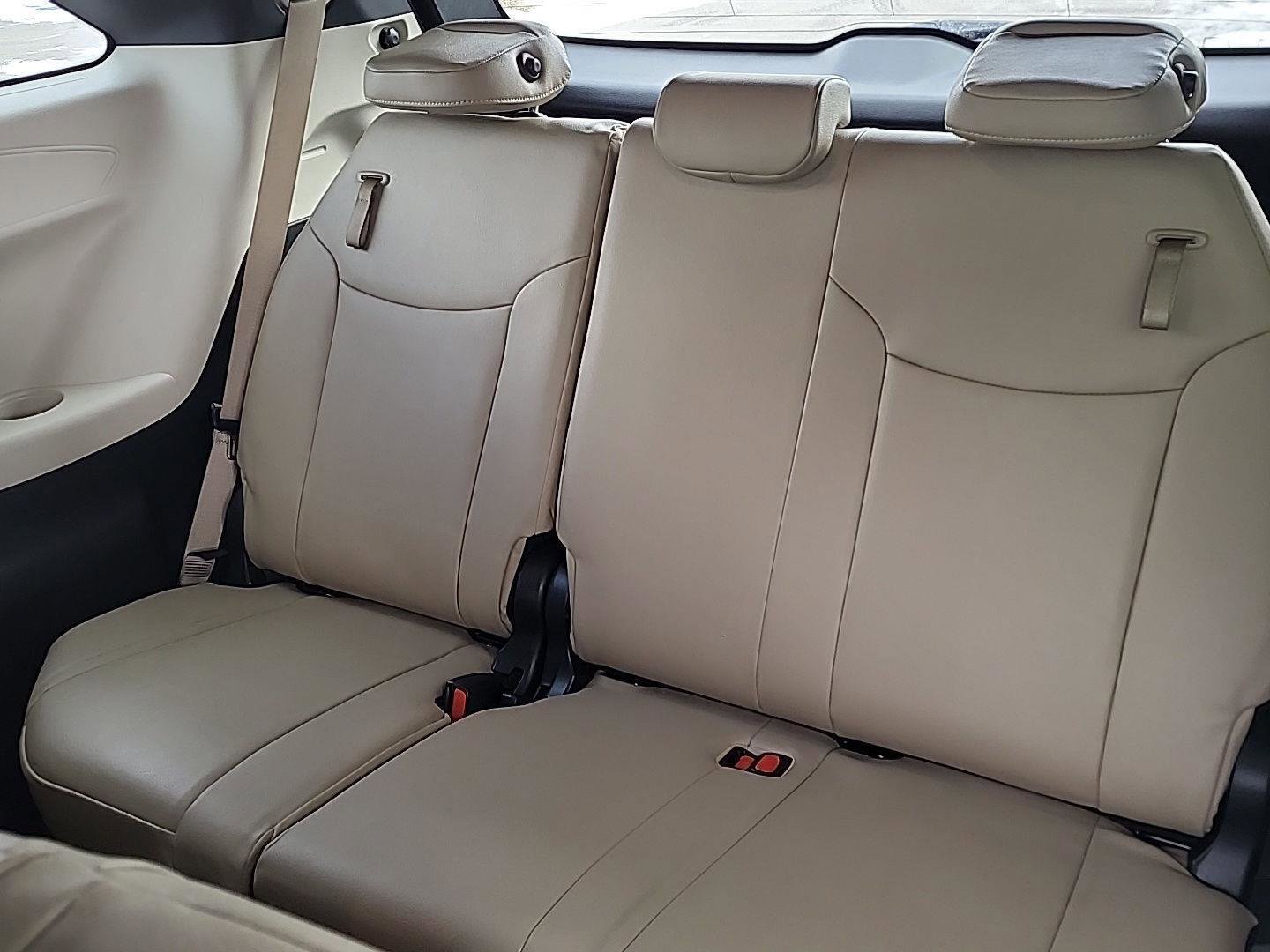 Used 2024 Toyota Sienna XLE image 11