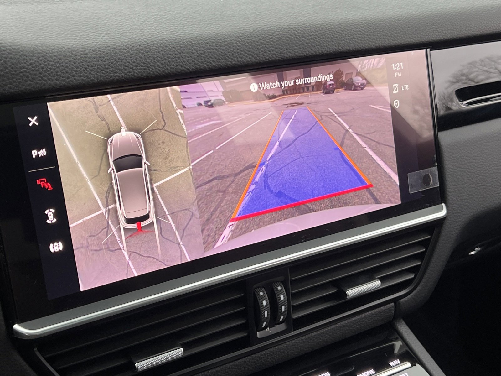 Certified 2022 Porsche Cayenne Platinum Edition image 28