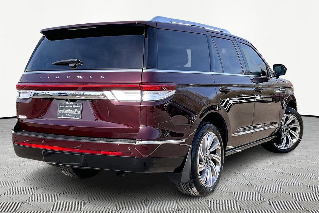 Used 2023 Lincoln Navigator Reserve image 12