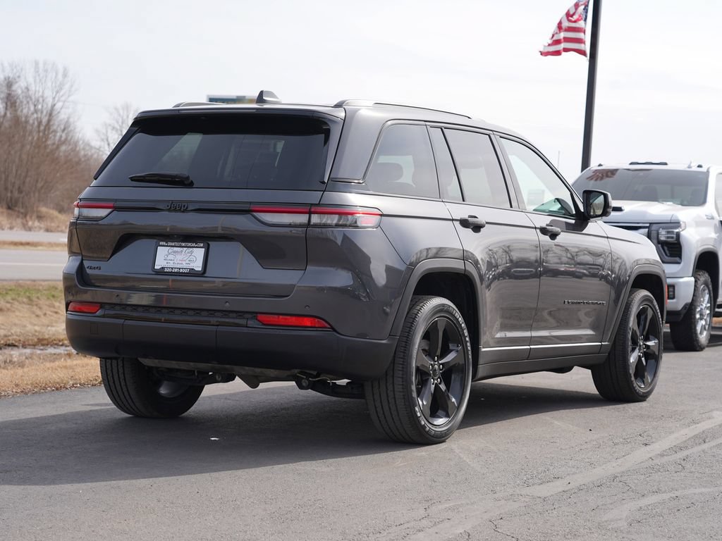 Used 2024 Jeep Grand Cherokee Altitude AWD/4WD image 3