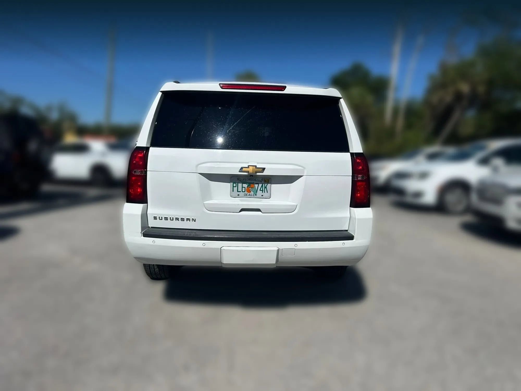 Used 2017 Chevrolet Suburban LT RWD image 4