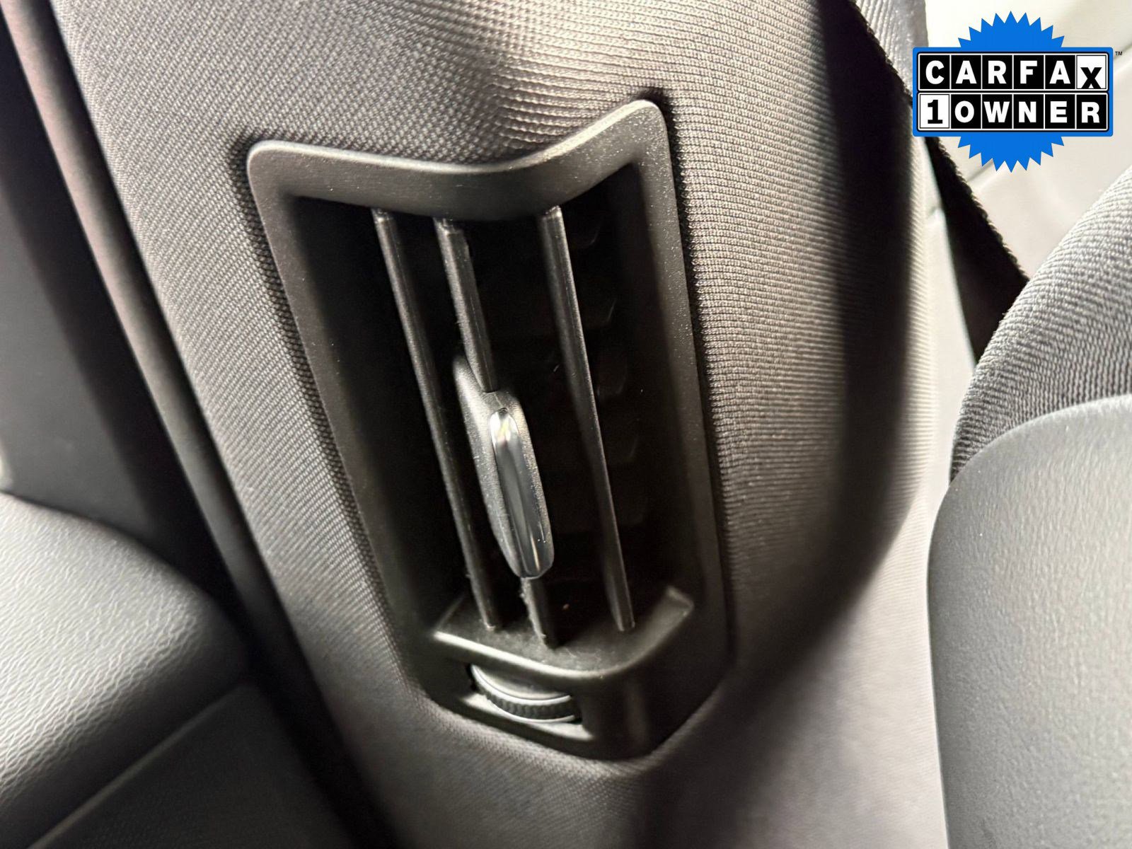 Used 2022 Volvo XC60 B5 Momentum image 33