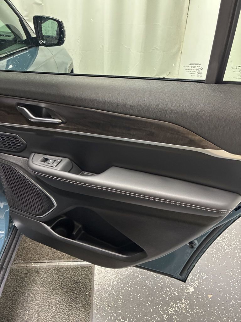 New 2026 Jeep Grand Cherokee L Limited image 30