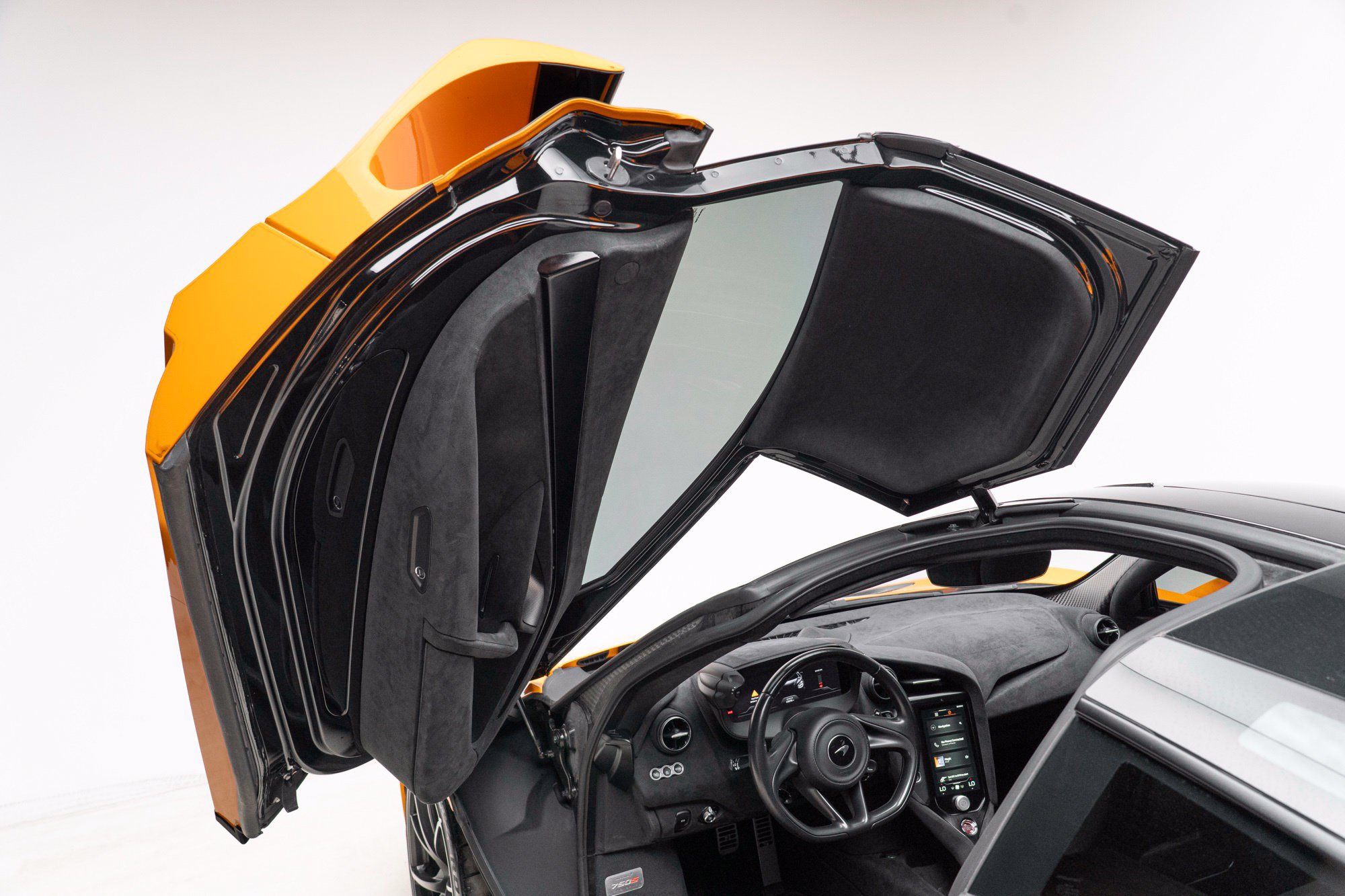 Used 2024 McLaren 750S RWD image 23