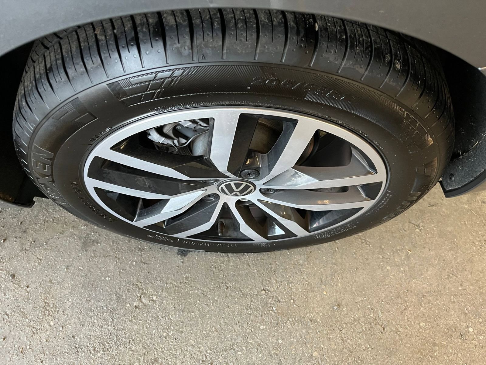 Used 2025 Volkswagen Jetta SE image 31