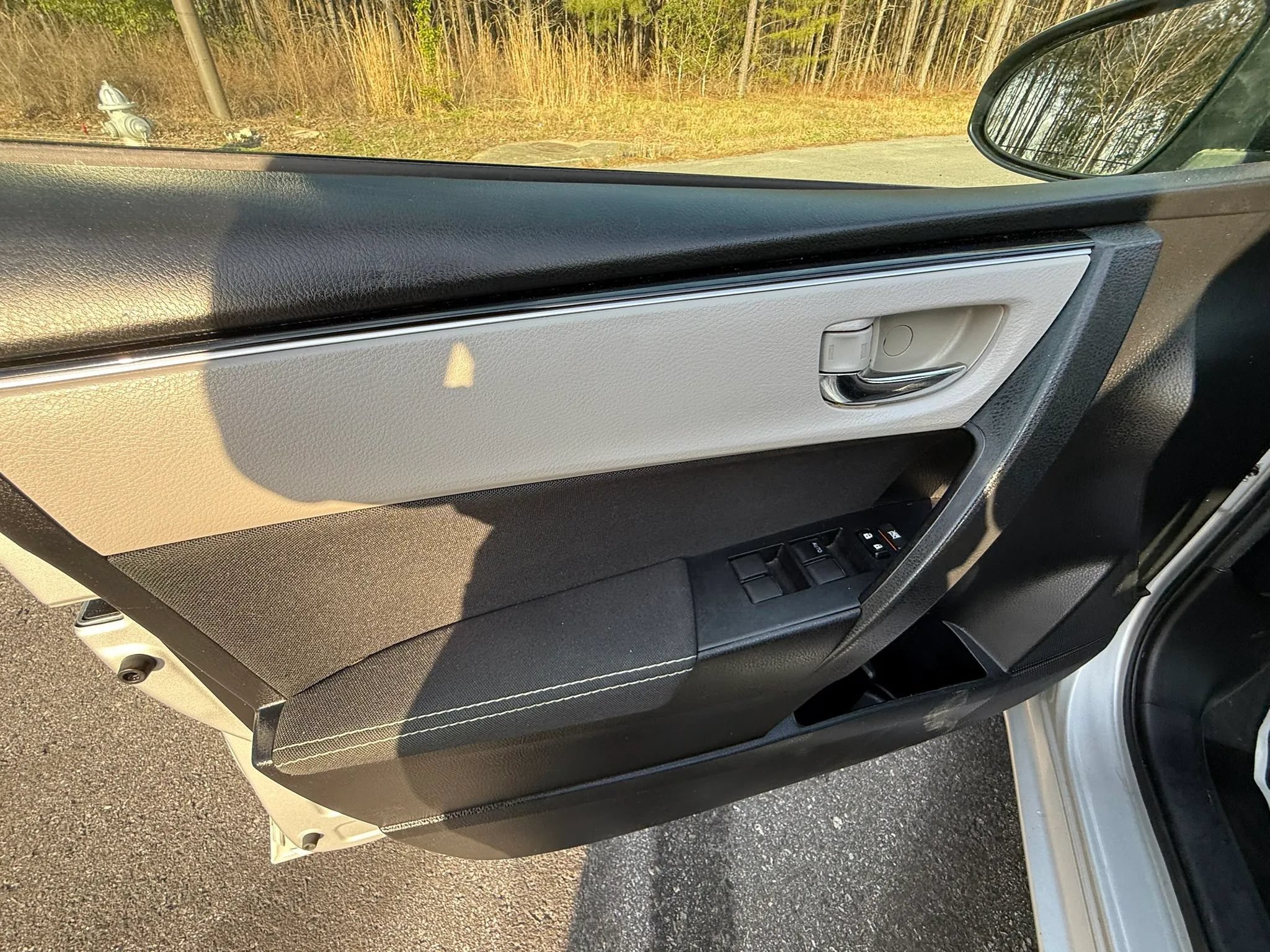Used 2018 Toyota Corolla LE FWD image 14