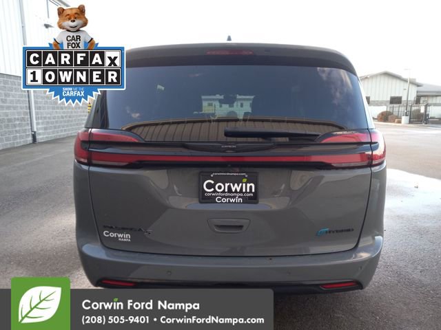 Used 2023 Chrysler Pacifica Limited w/ Uconnect Theater Family Group image 4