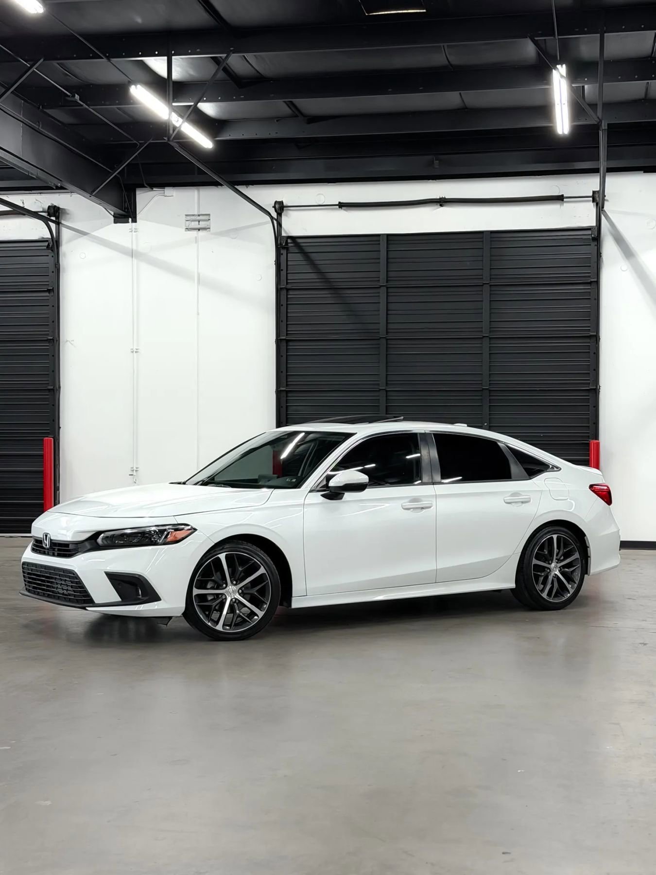 Used 2023 Honda Civic Touring image 3