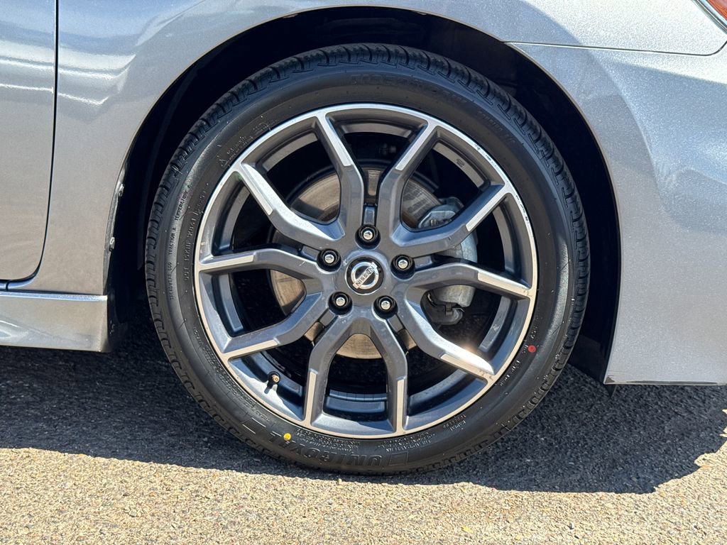 Used 2017 Nissan Sentra NISMO image 7