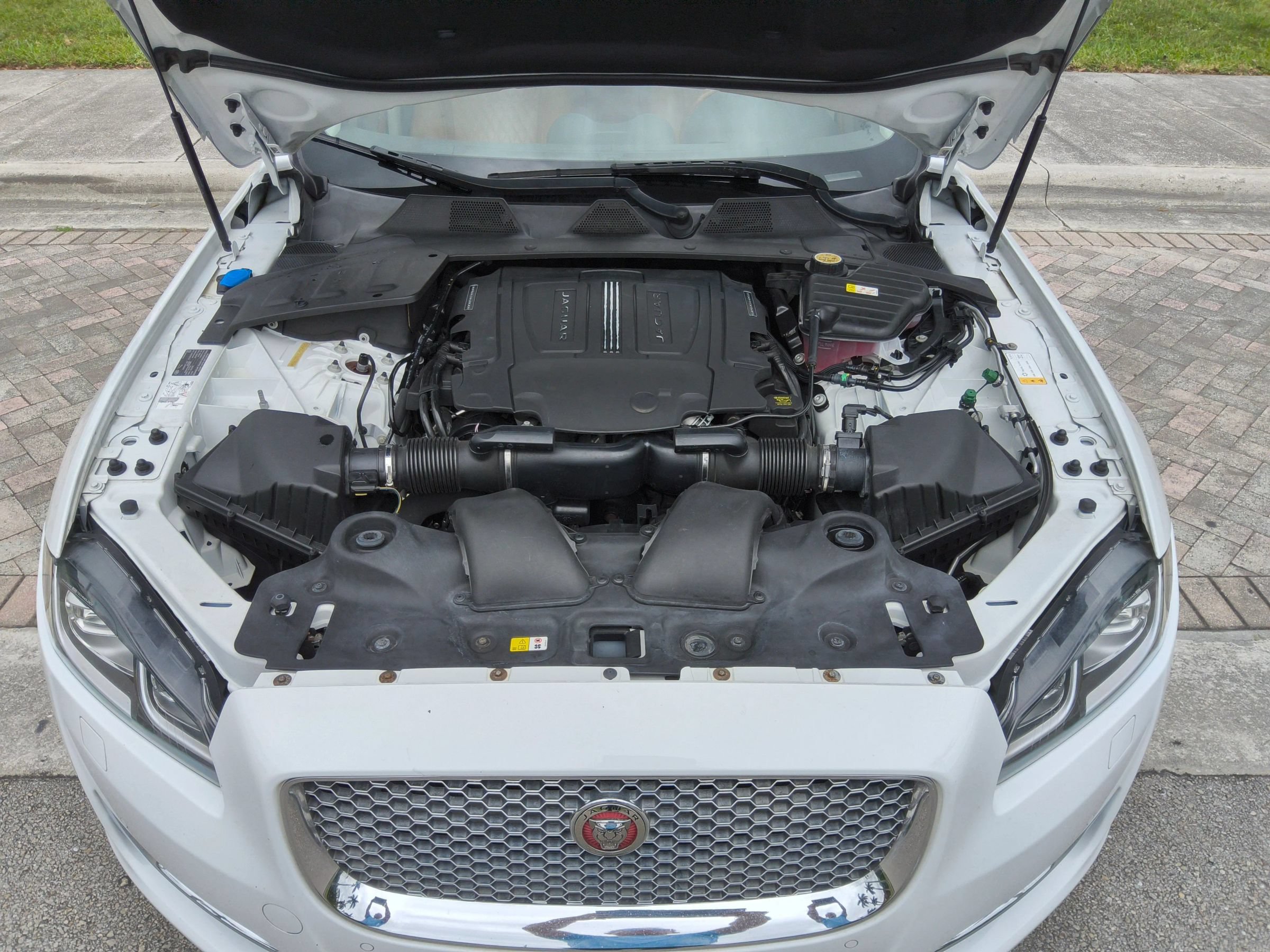 Used 2019 Jaguar XJ L Portfolio RWD image 45
