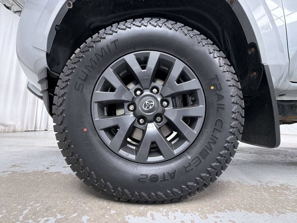 Certified 2022 Toyota Tacoma SR5 AWD/4WD image 15