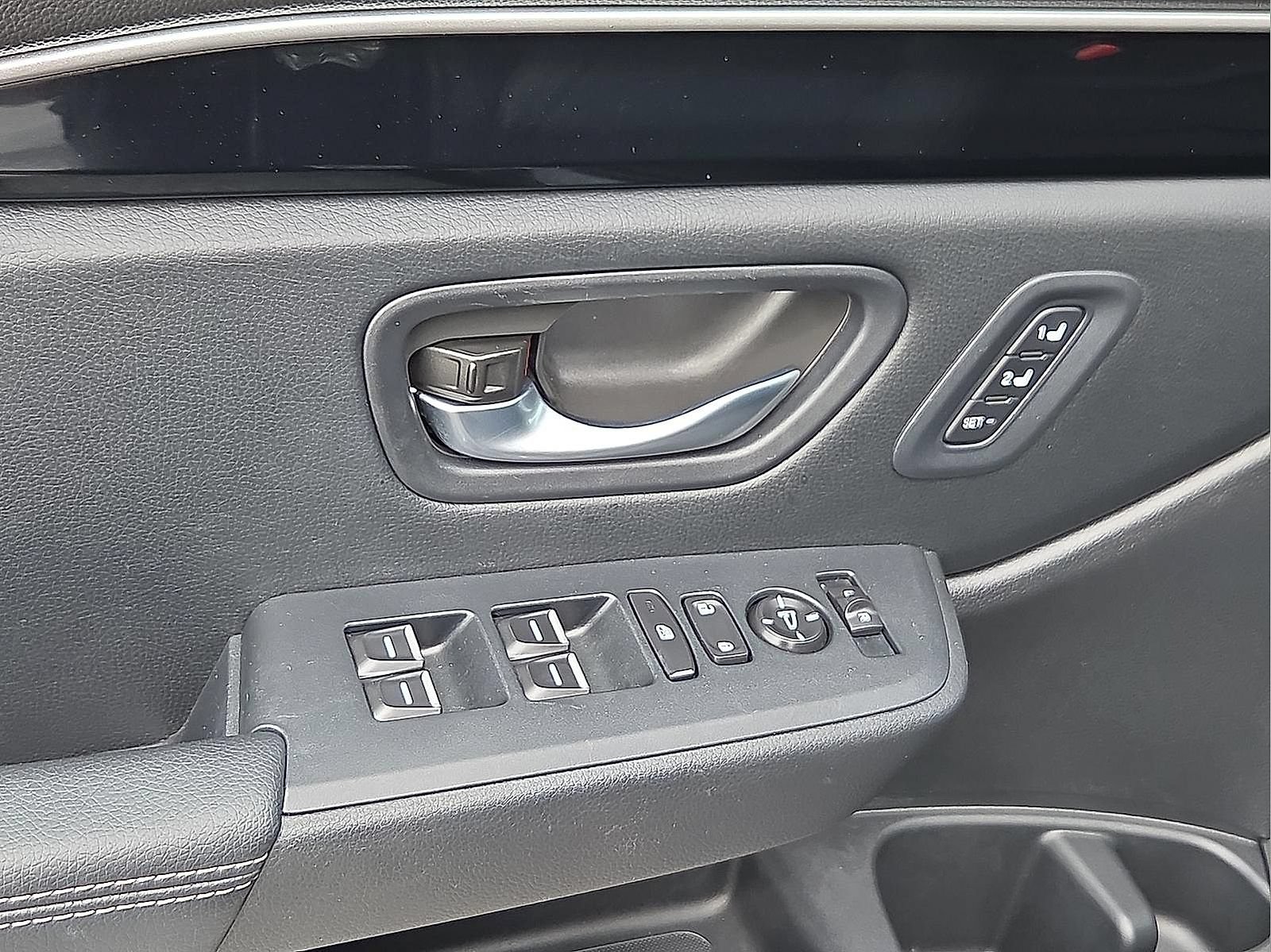 Used 2025 Honda Pilot EX-L image 13