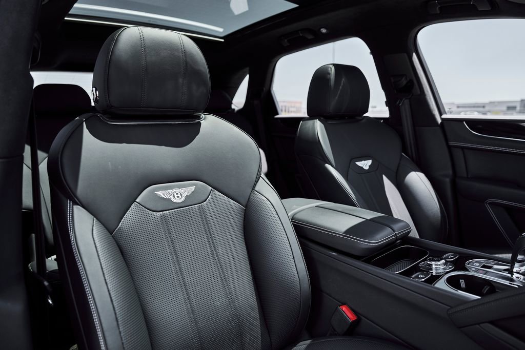 Used 2024 Bentley Bentayga AWD/4WD image 39