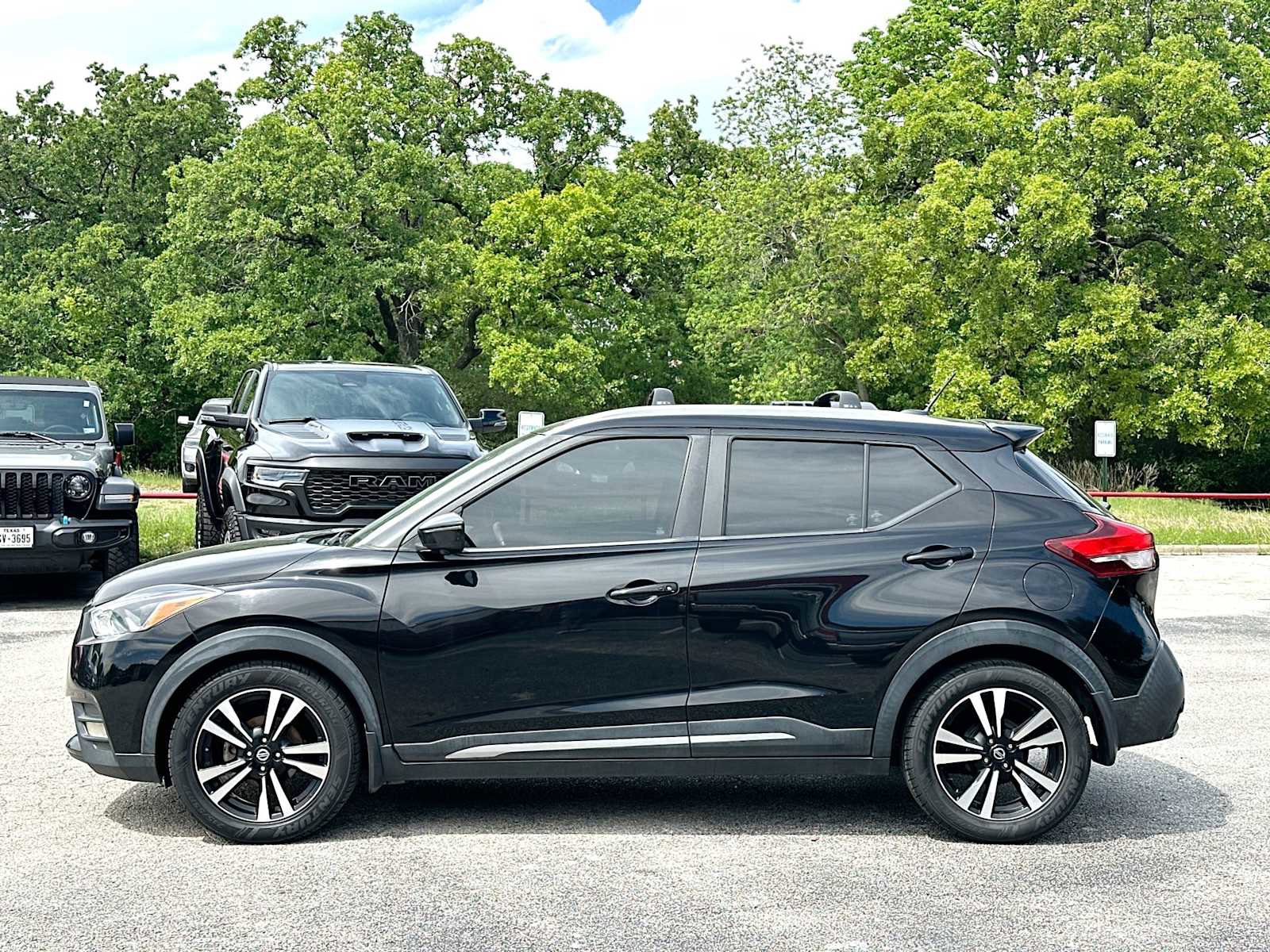 Used 2020 Nissan Kicks SR w/ SR Premium Package FWD image 12