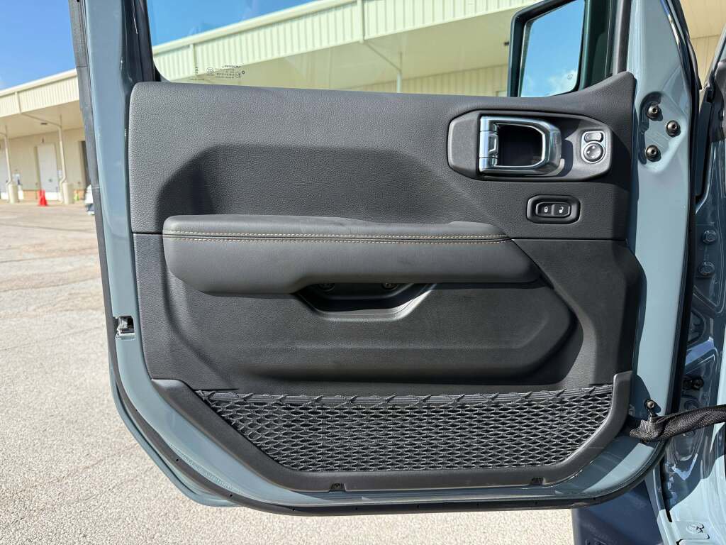 New 2025 Jeep Gladiator Sport image 19