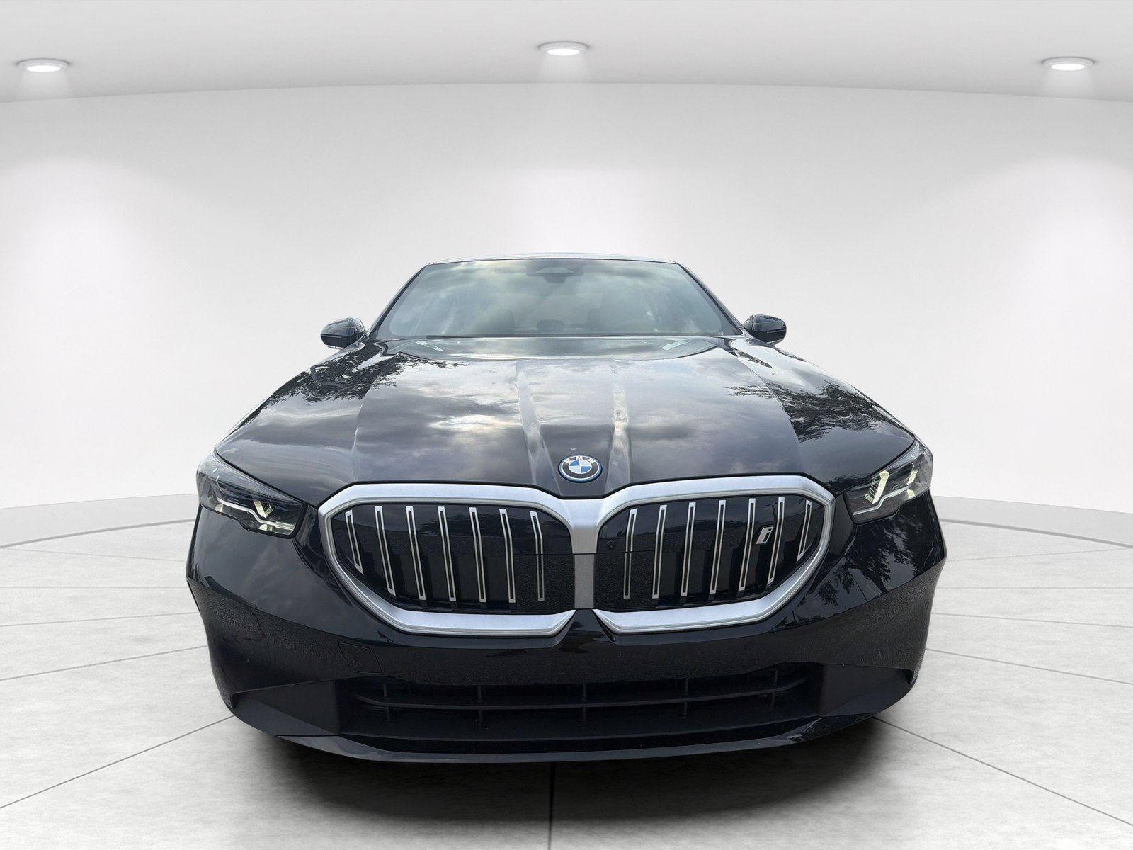 New 2027 BMW i5 eDrive40 w/ Premium Package RWD image 2