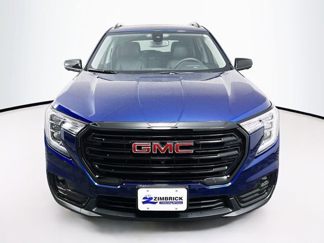 Used 2022 GMC Terrain SLT w/ Infotainment Package II image 2