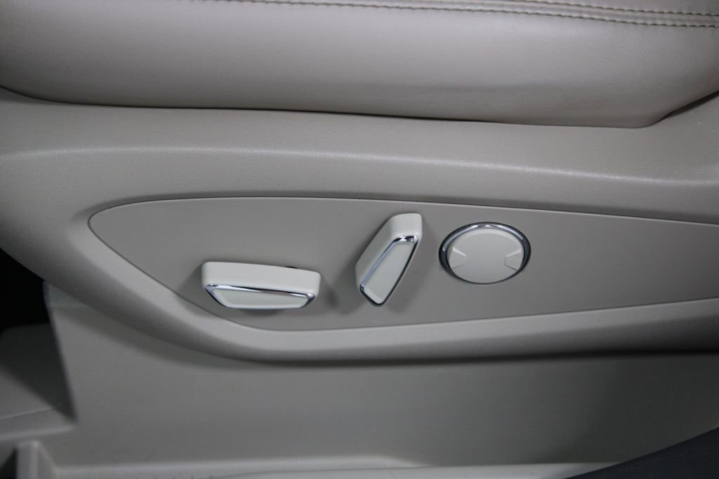 Used 2023 Lincoln Nautilus Reserve w/ Luxury Package AWD/4WD image 21