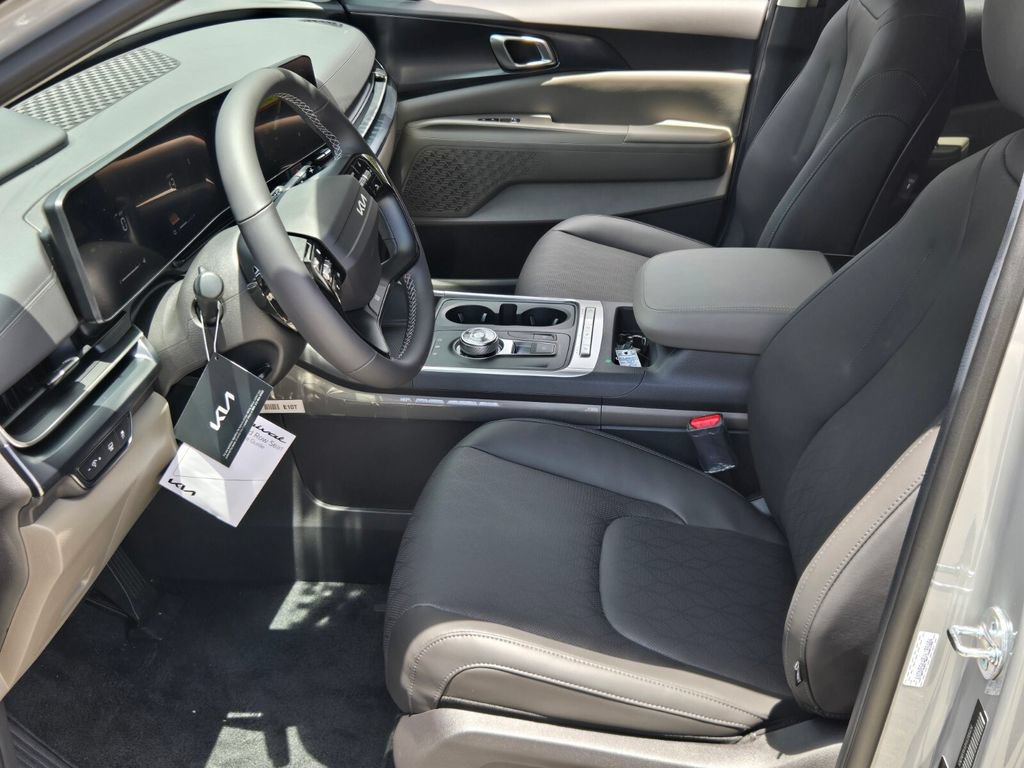 New 2027 Kia Carnival LXS FWD image 7