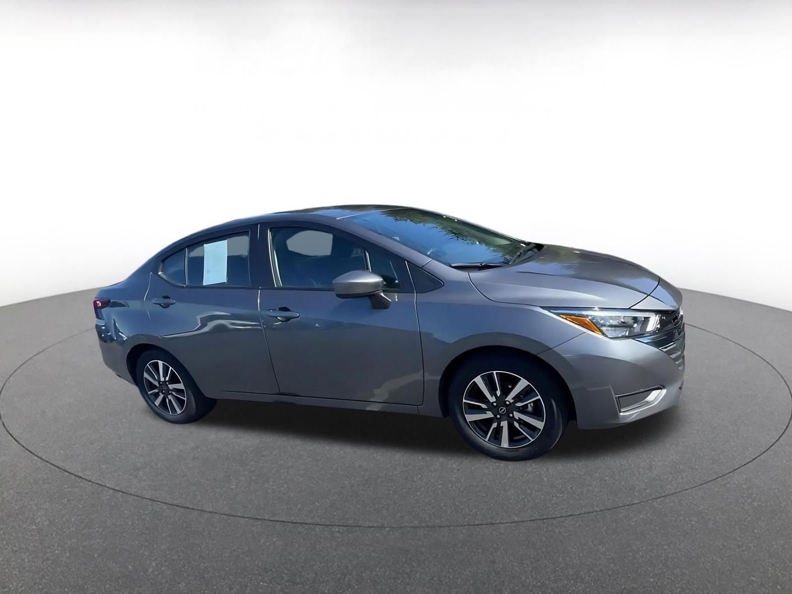 Used 2025 Nissan Versa SV image 2