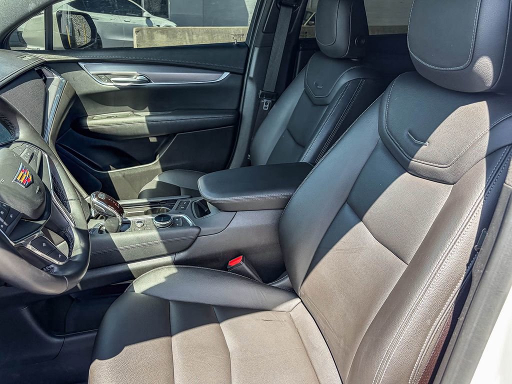 Used 2023 Cadillac XT5 Luxury w/ LPO, Floor Liner Package AWD/4WD image 7