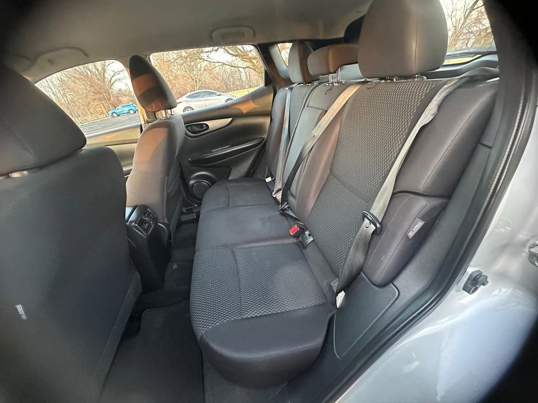 Used 2022 Nissan Rogue Sport S image 8