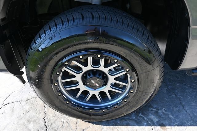 Used 2024 Nissan Titan SV AWD/4WD image 10