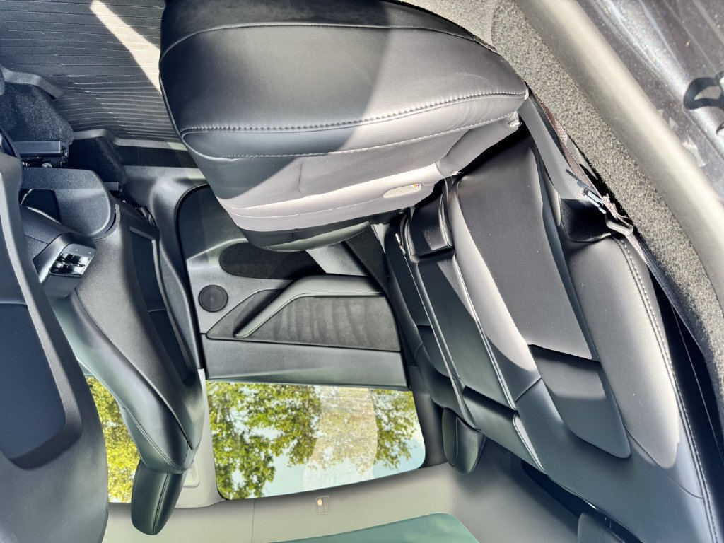 Used 2024 Tesla Model Y Long Range RWD image 13