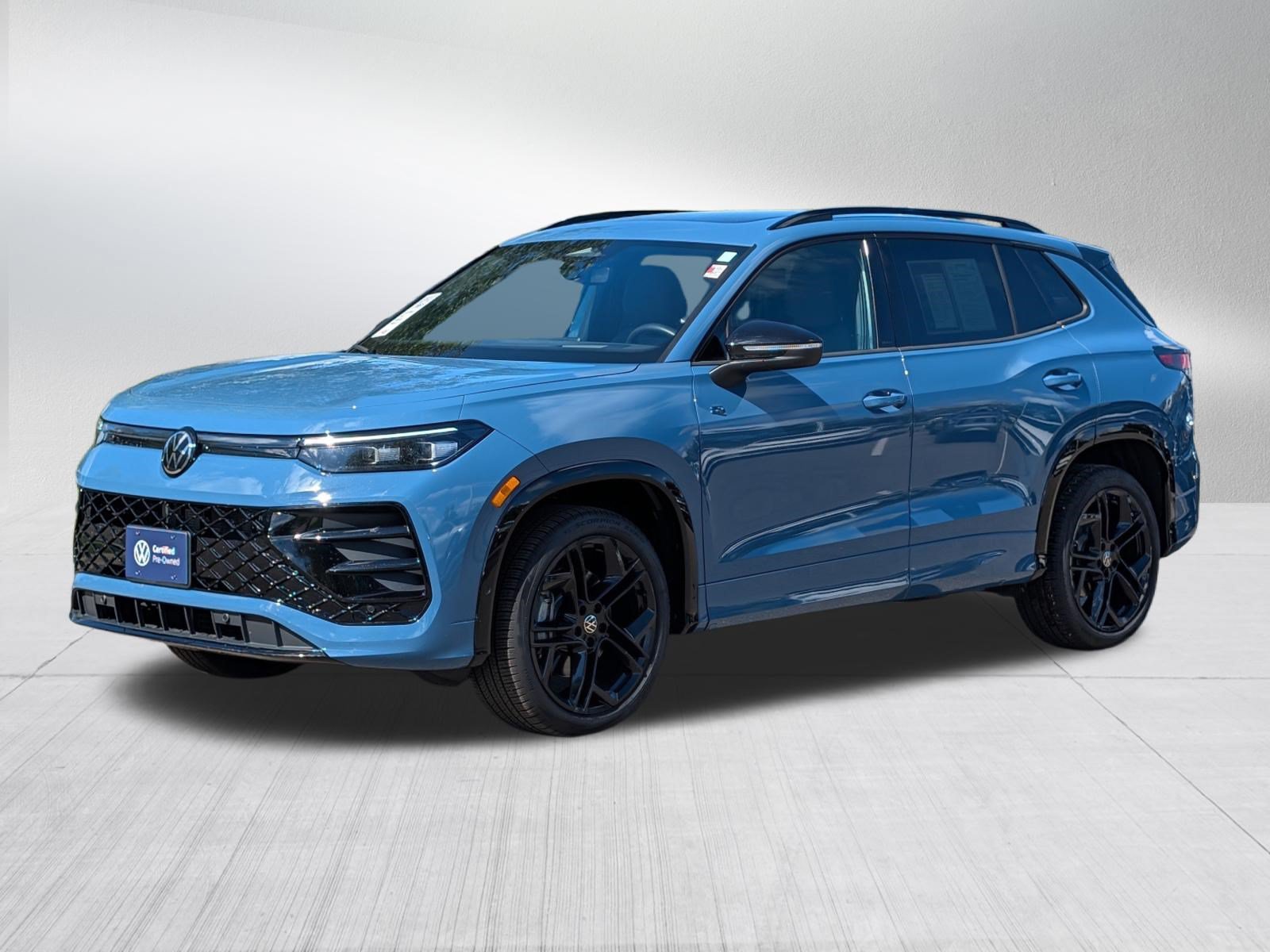 Certified 2026 Volkswagen Tiguan SE R-Line AWD/4WD image 3