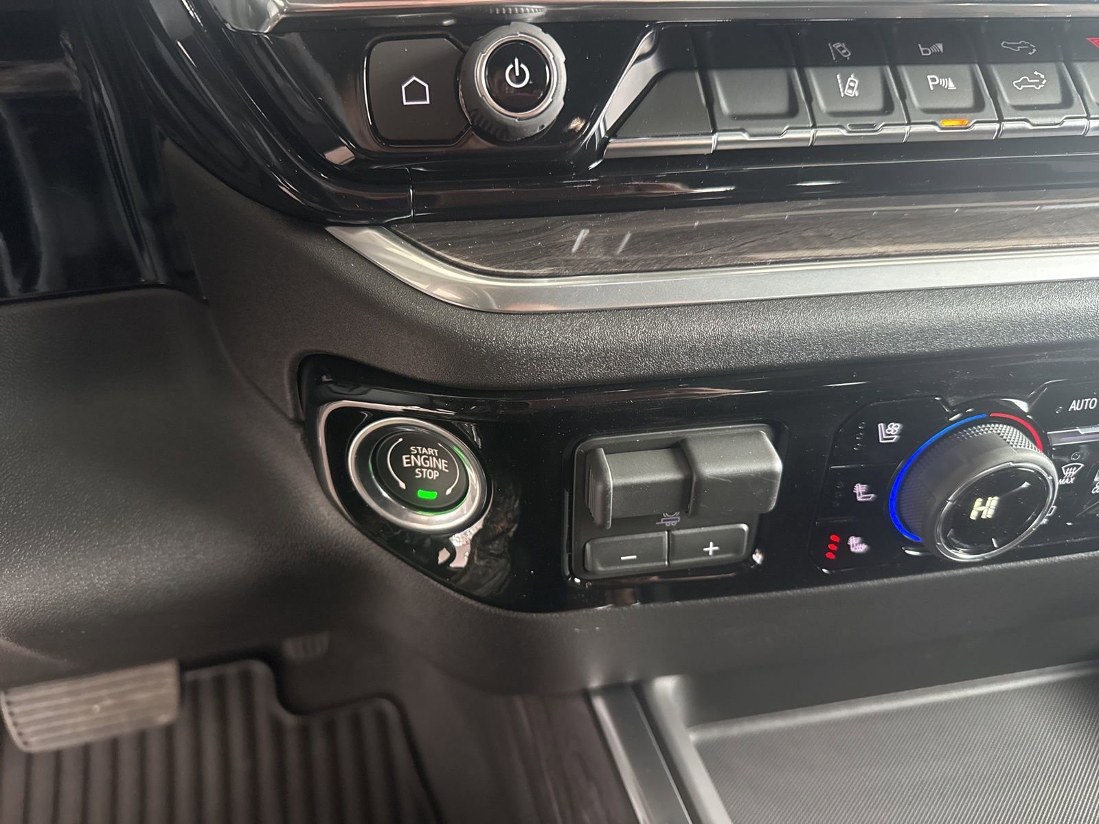 New 2026 Chevrolet Silverado 3500 LTZ w/ LTZ Convenience Package image 24
