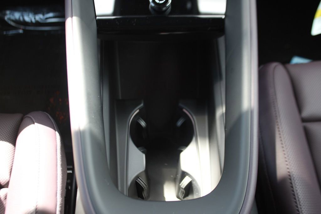 Certified 2025 Porsche Macan Electric RWD image 42