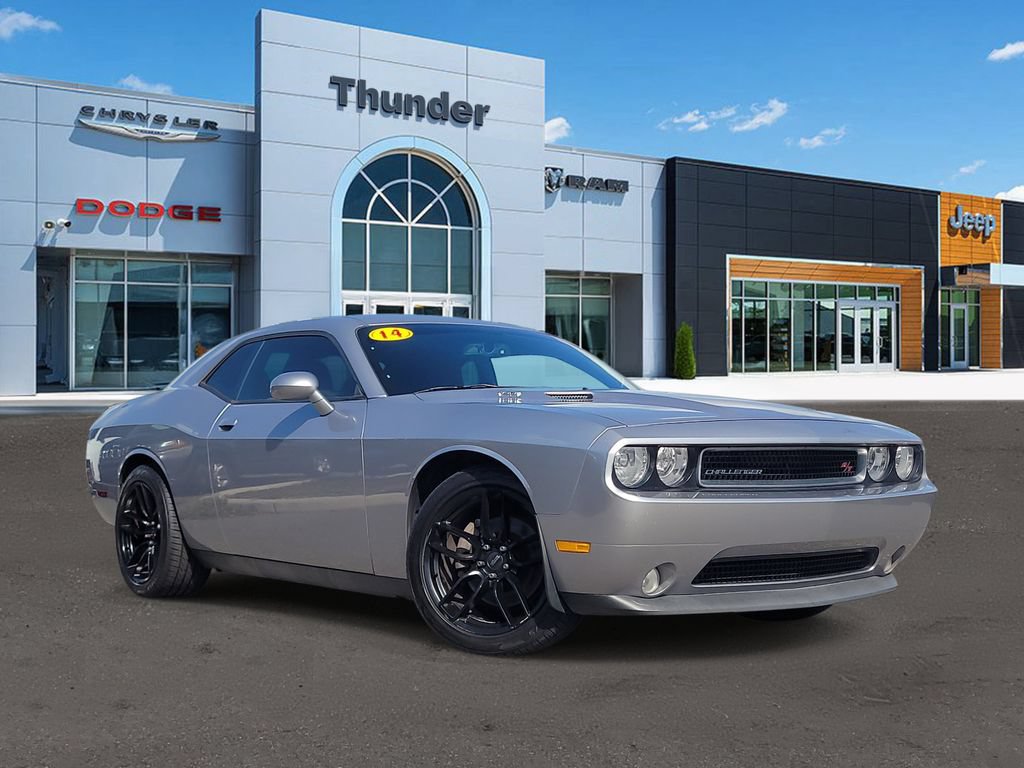 Used 2014 Dodge Challenger R/T RWD image 1
