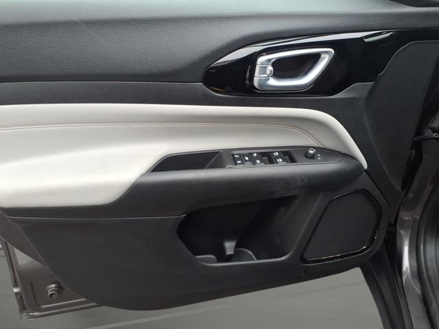 Used 2022 Jeep Compass Limited image 11